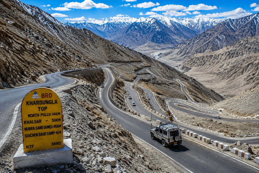 Spectacular Himalayan Road Journey