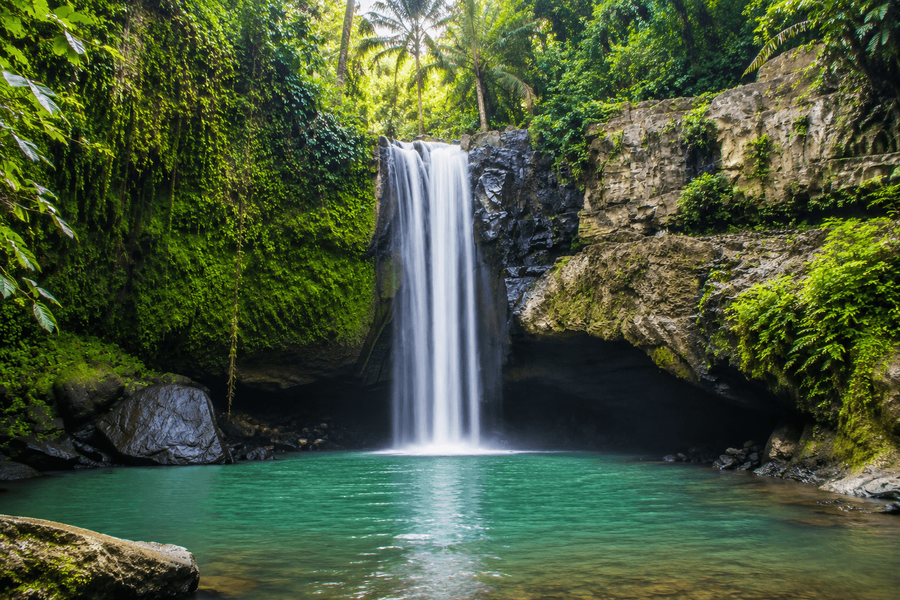 Elegant Single-Drop Waterfall