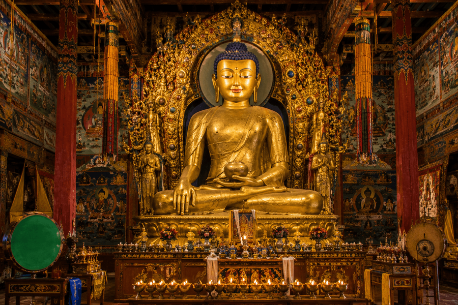 Giant Shakyamuni Buddha Statue