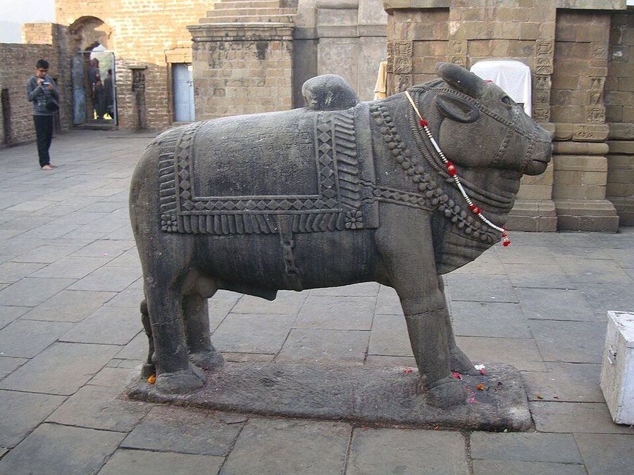 Nandi Statue