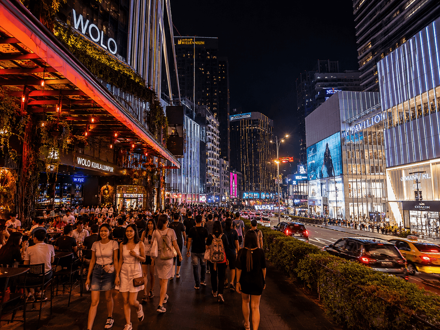 Night-time city vibe