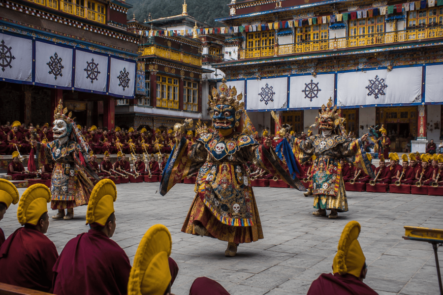 The grand courtyard rituals