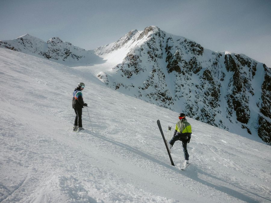 Skiing at Khud Peak