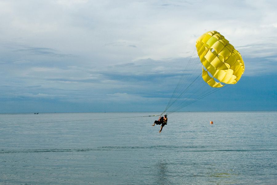 Daman and Diu parasailing