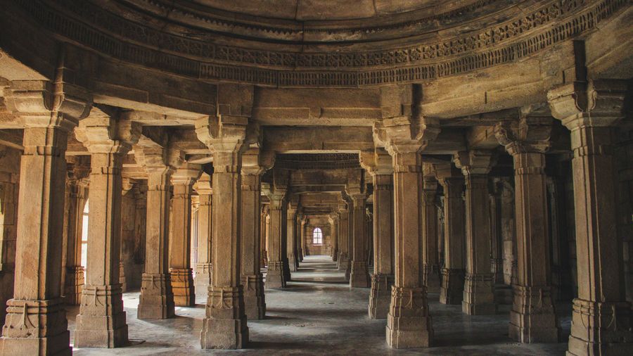 Luna Vasahi Pillars