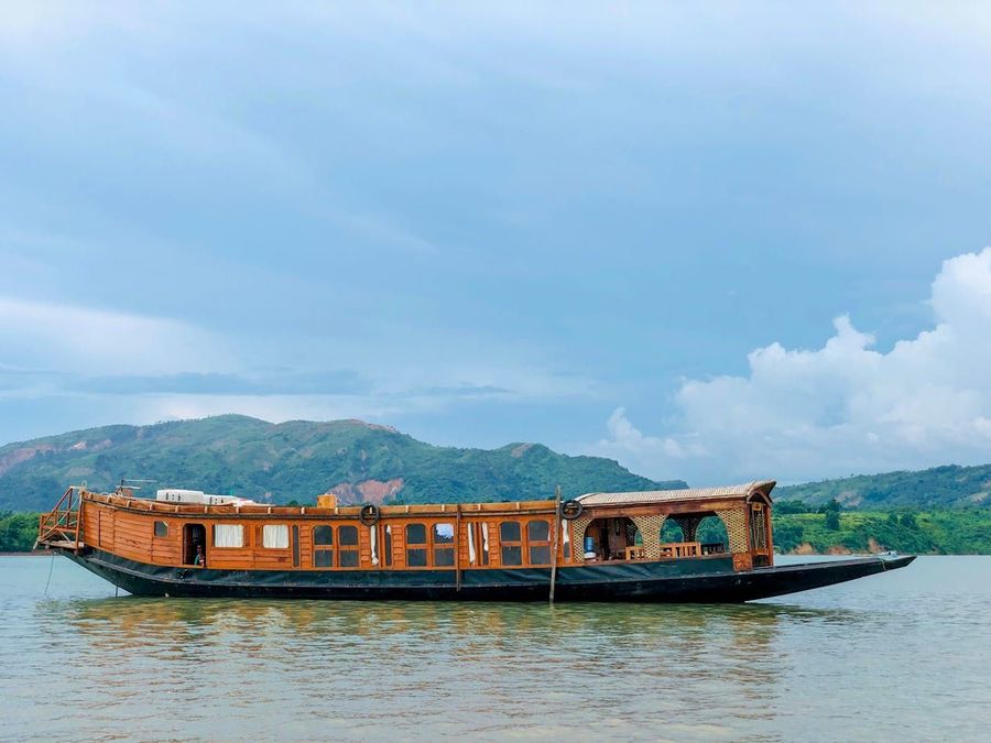 Multi-Day Houseboat Safari