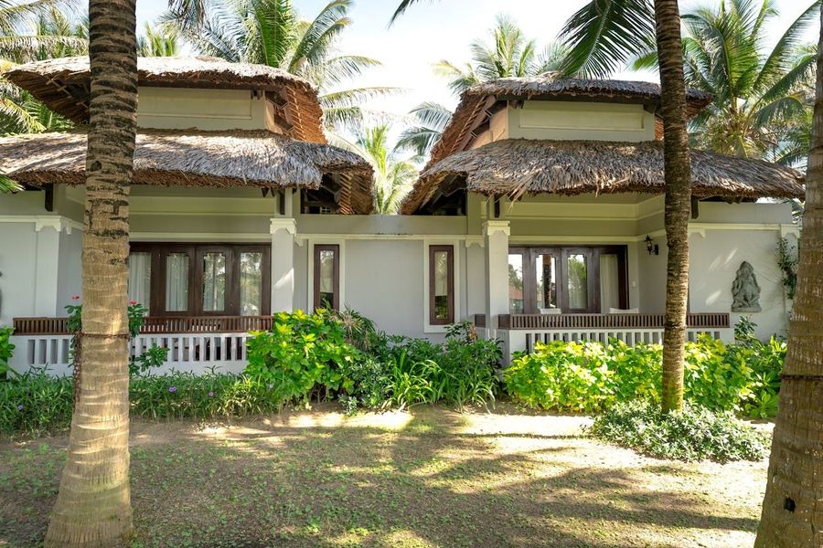 Colonial Bungalows & Club
