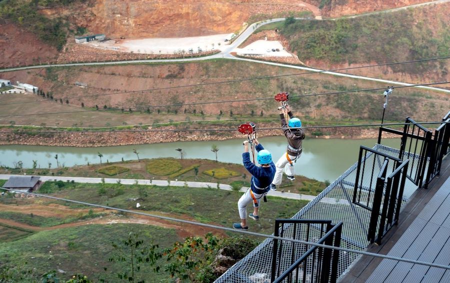 Zip-lining at Doodh Talai