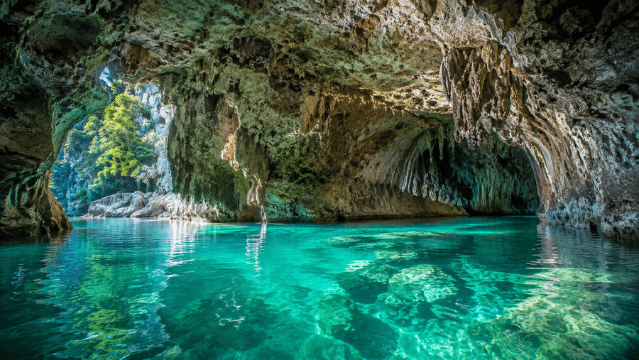 Sawa-i-Lau Caves 1