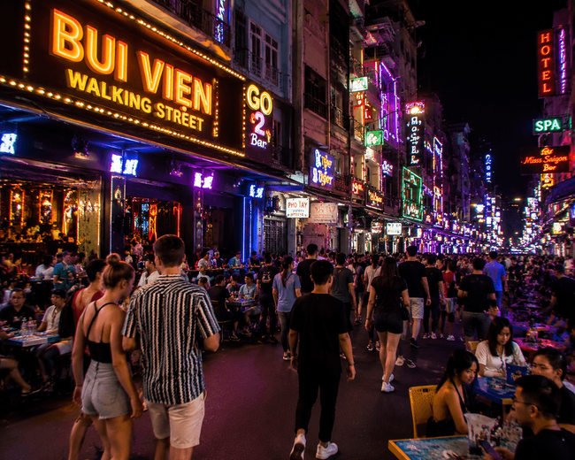 Experiencing the Nightlife on Bui Vien Street