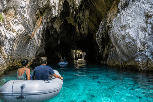 Exploring Sawa-i-Lau Caves