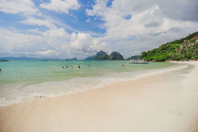 Walking Nacpan Beach & Twin Beaches in El Nido