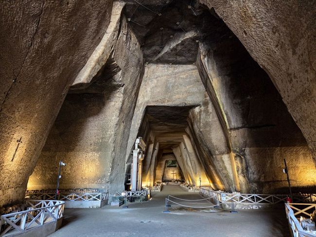 Exploring Naples Underground (Napoli Sotterranea)