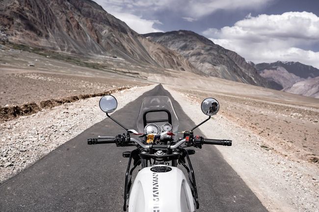 Motorcycle Ride over Khardung La