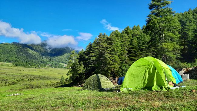 Camping in Deoria Tal
