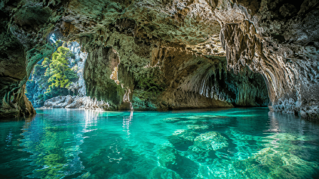 Sawa-i-Lau Caves