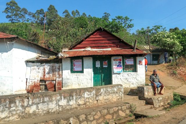 Hot tea breaks in small shops