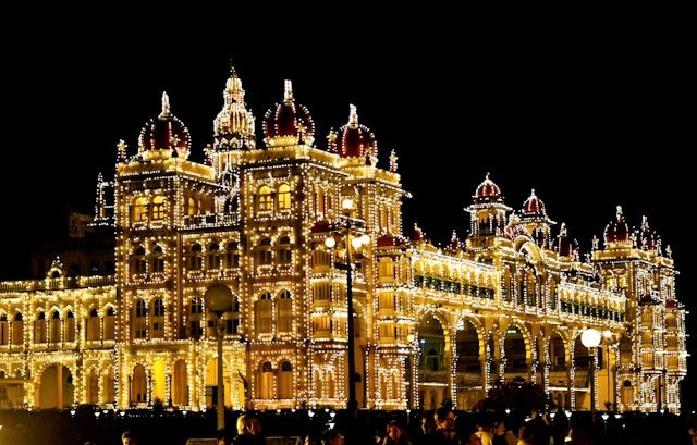 Palace exterior at night (Sunday illumination)