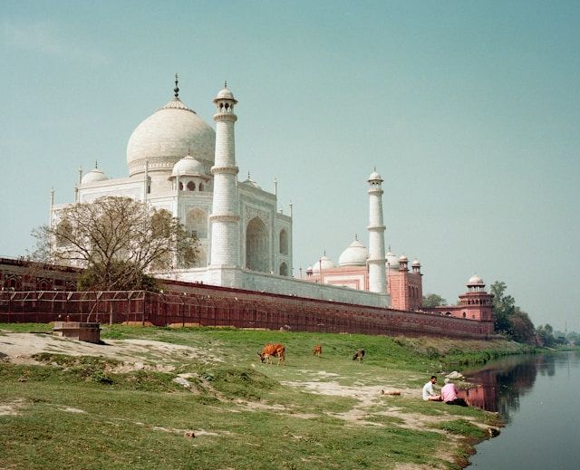 Yamuna-side views behind the Taj